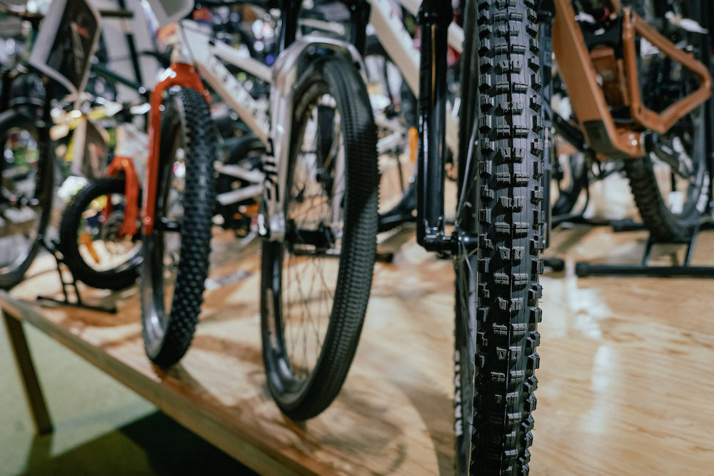 Guía completa para elegir las llantas adecuadas para tu bicicleta.