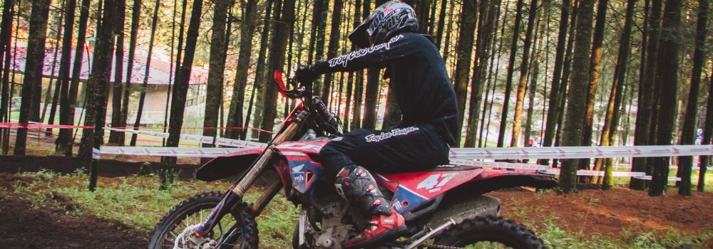 ¡Estos son los mejores accesorios para motocross y enduro!