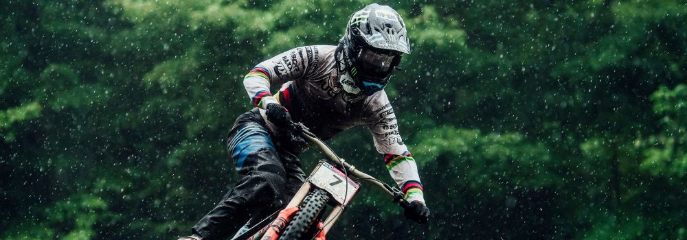 Mejora el rendimiento de las llantas de tu bicicleta para rodar en la lluvia.