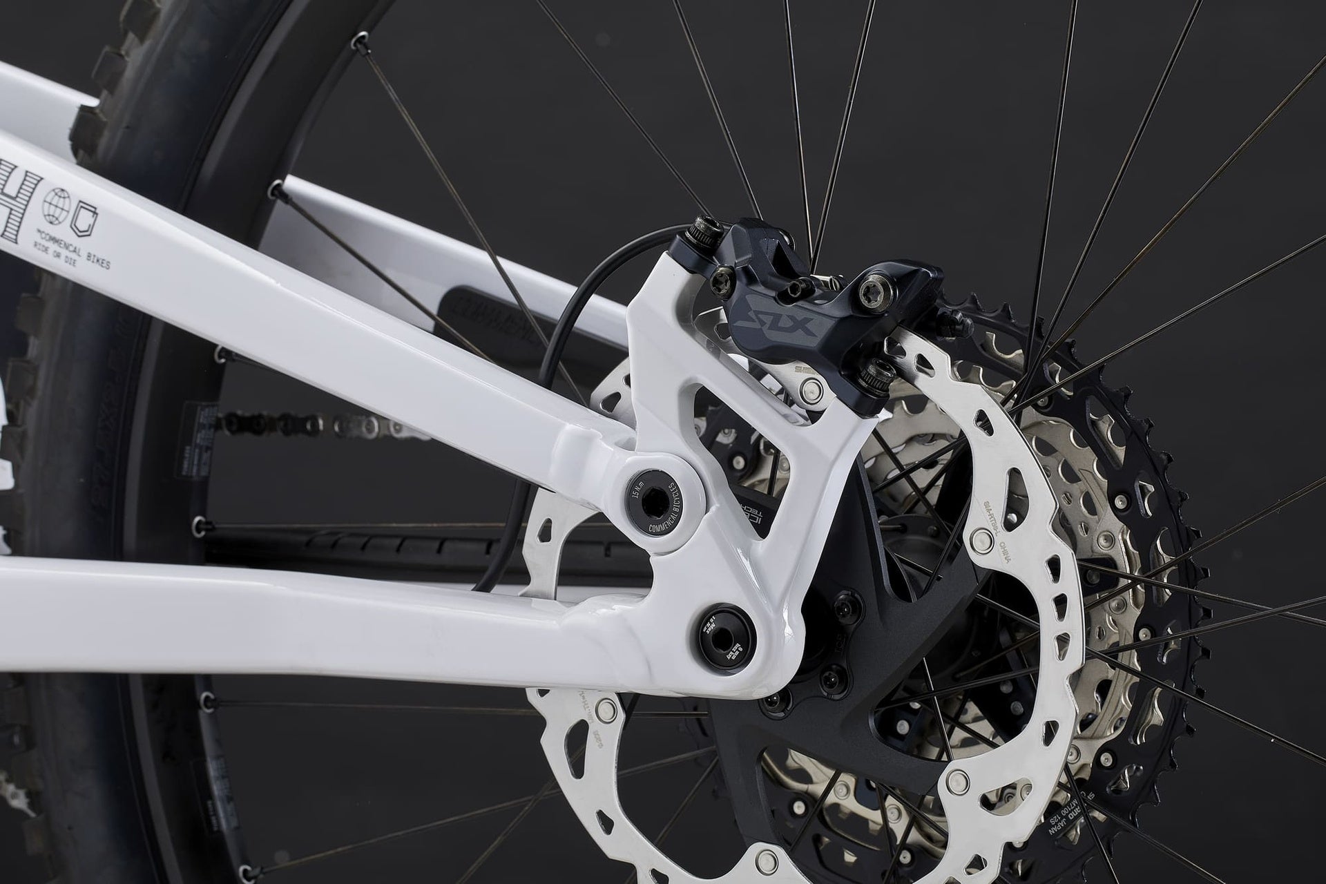 Commencal Clash Essential Pure White 2025