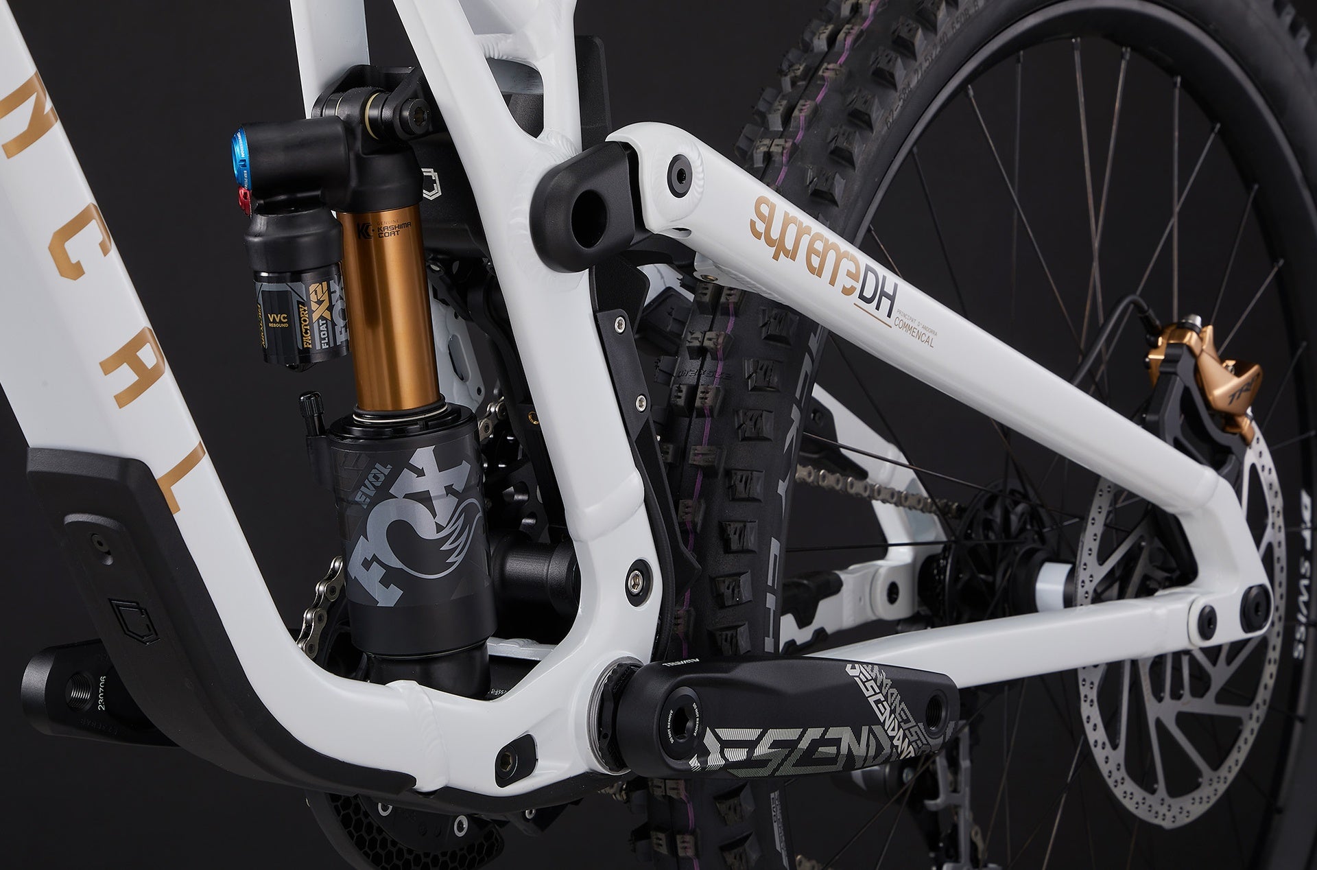 Commencal Supreme Dh V5 Signature Ltd Pure White