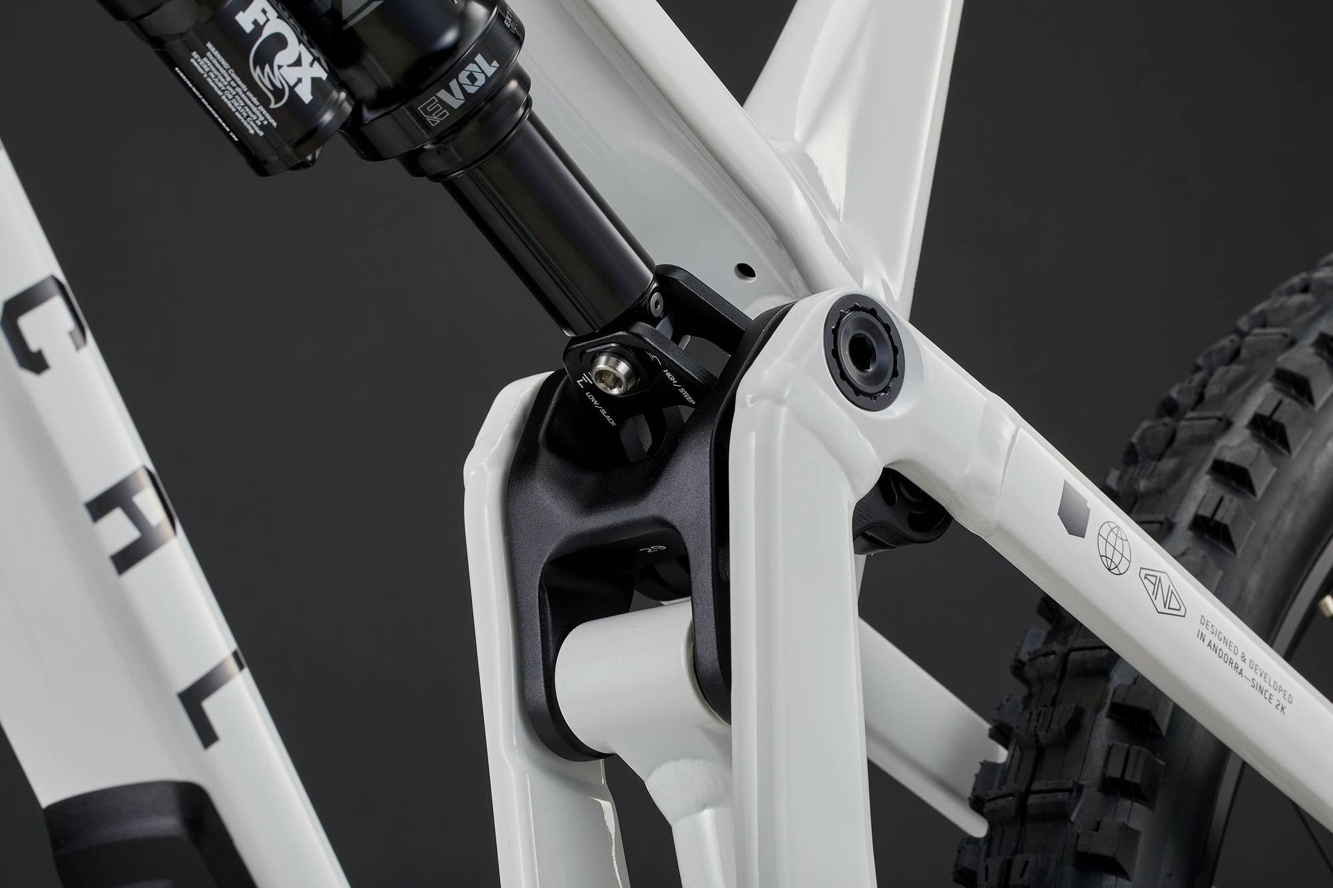 Commencal Meta V5 Essential Pure White