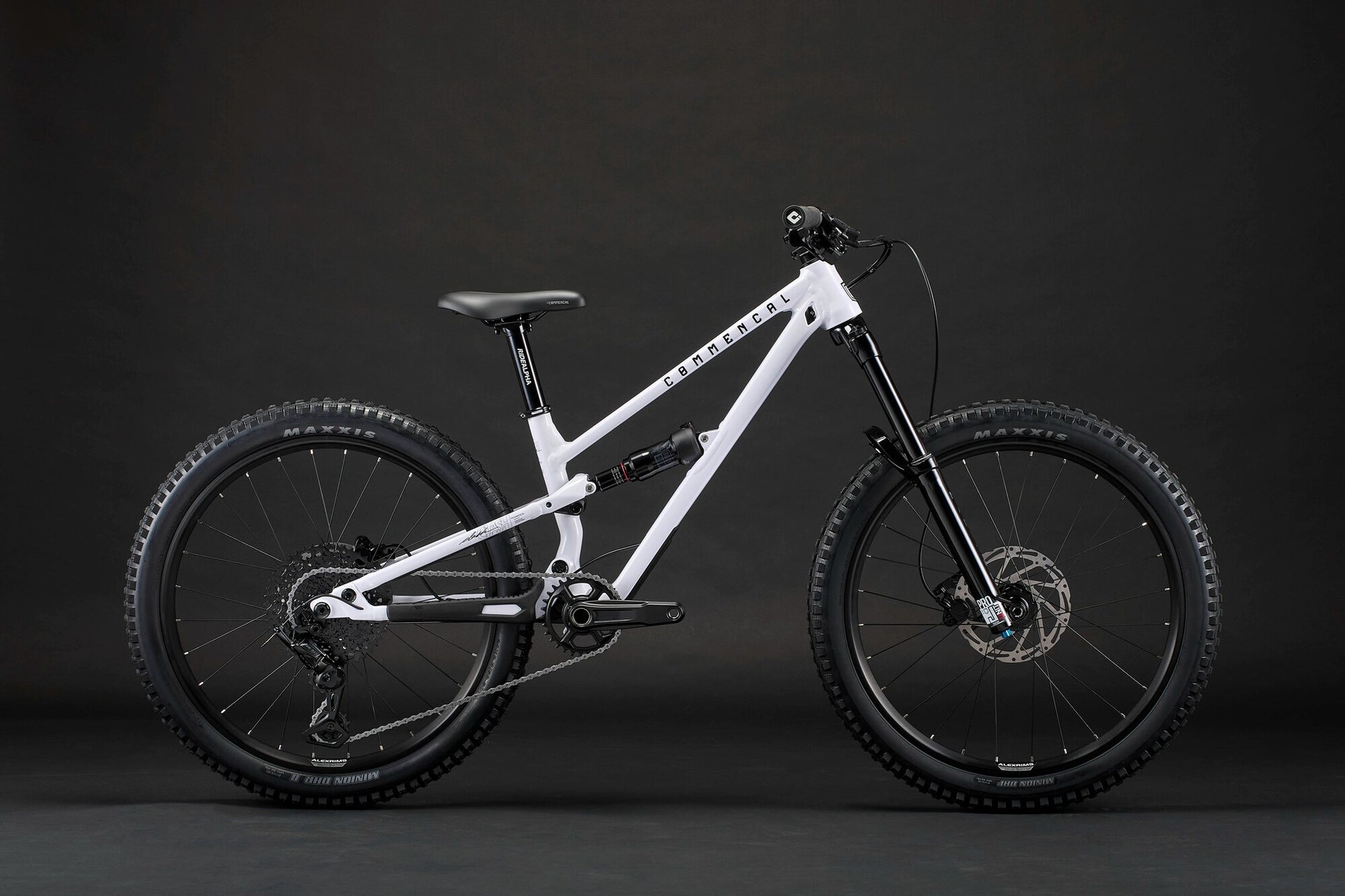 Bicicleta infantil Commencal Clash 24 Pure White 2026