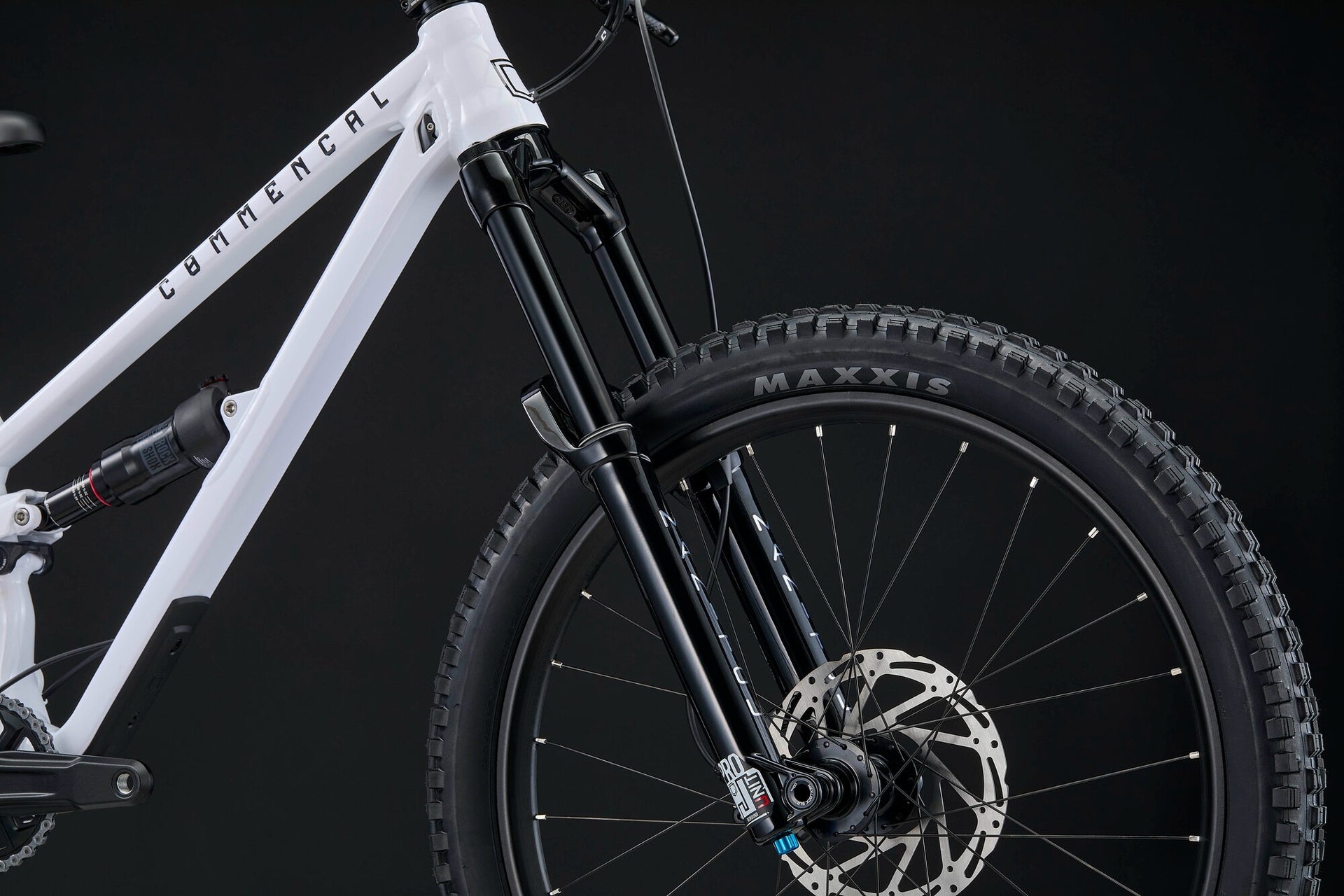 Bicicleta infantil Commencal Clash 24 Pure White 2026