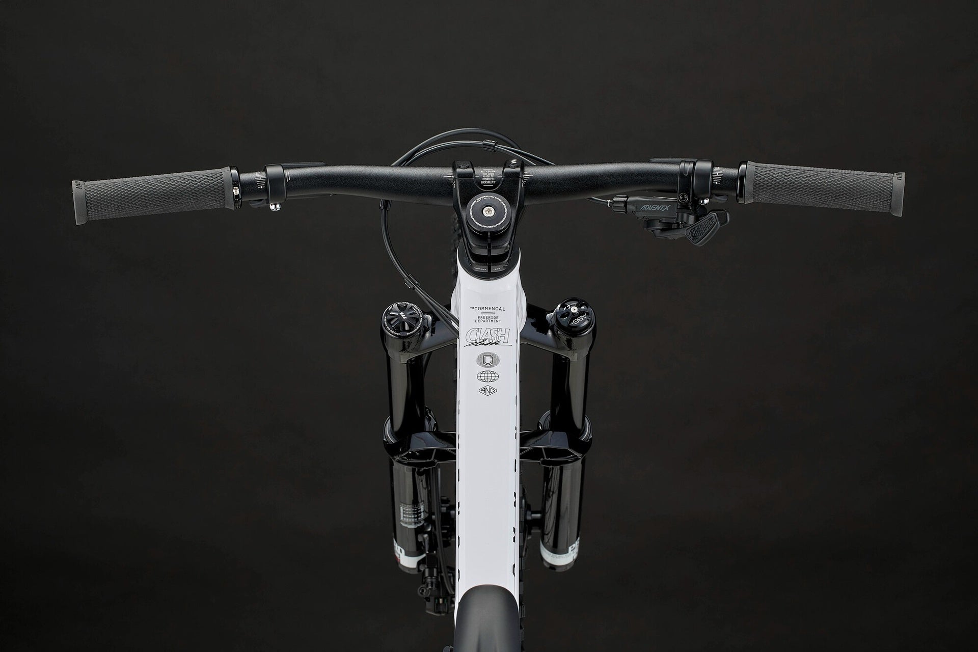 Bicicleta infantil Commencal Clash 24 Pure White 2026