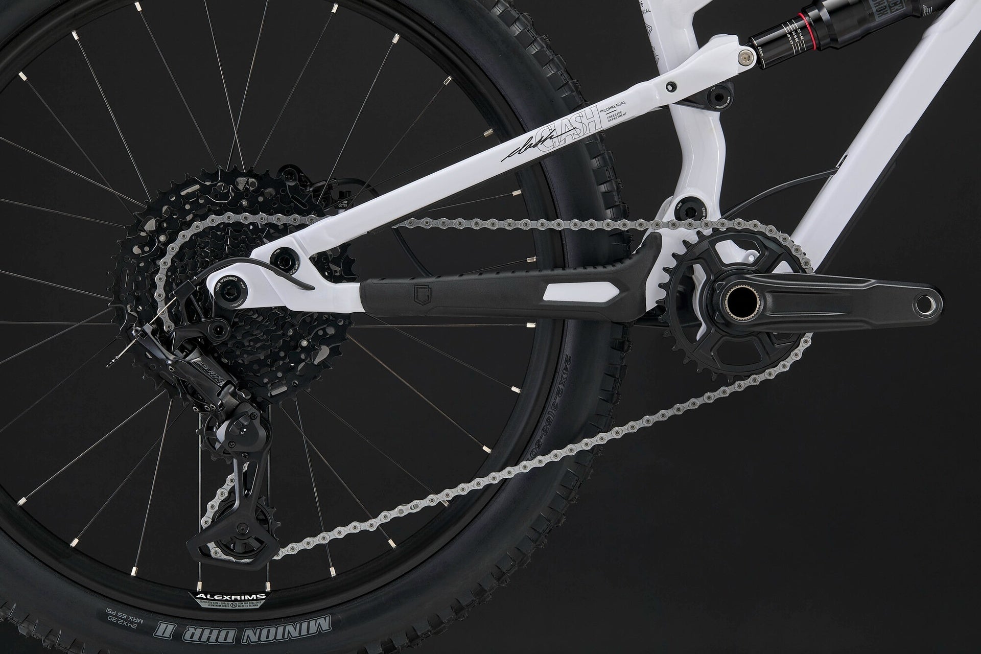 Bicicleta infantil Commencal Clash 24 Pure White 2026